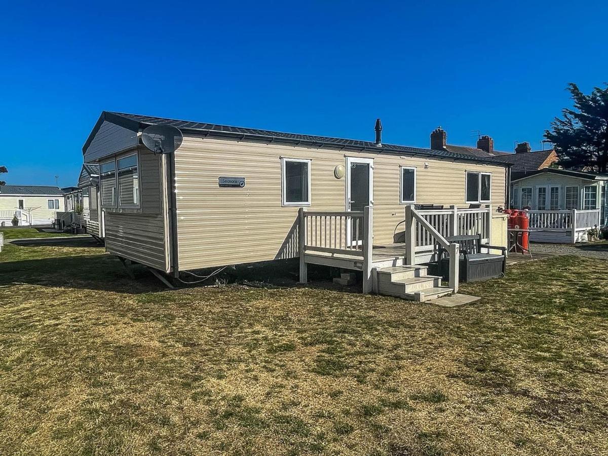 Caravan At Suffolk Sands Holiday Park With Decking And Wifi Ref 45023A Felixstowe Exterior foto
